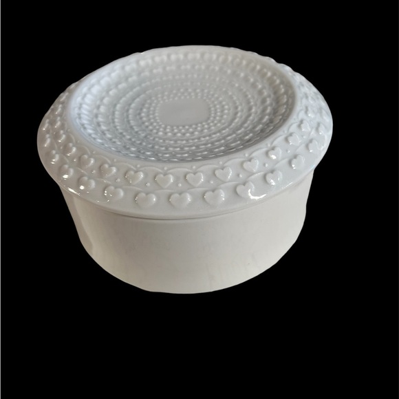 Bavaria Schumann Albert Germany white trinket box with hearts. - Picture 1 of 3
